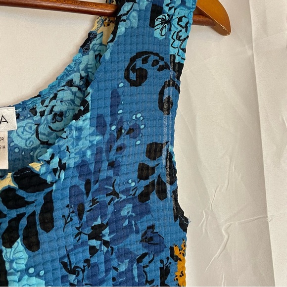 NICOLA Women’s Blue Cream Floral Crinkle Pleated Smocked Sleeveless Tank Medium - Picture 6 of 11